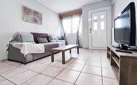 Cosy Apartment With Patio By Yha
